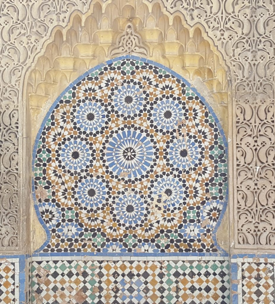 Marruecos mosaico muralla en Tanger unik maroc tours