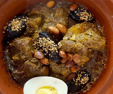 tajine de carne con ciruelas Excursión al Valle de Ourika desde Marrakech Marruecos