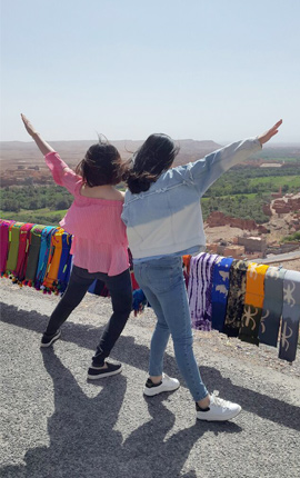 chicas de espalda valle del todra